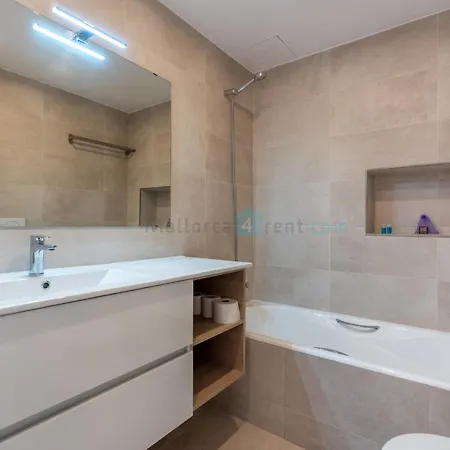 M4R 1 Villa Laura Front Line Beach House