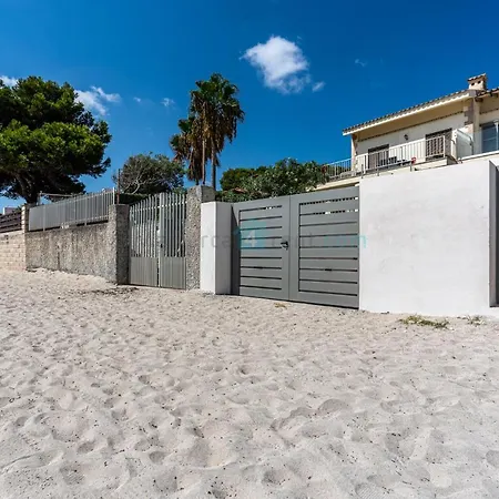 M4R 1 Villa Laura Front Line Beach House